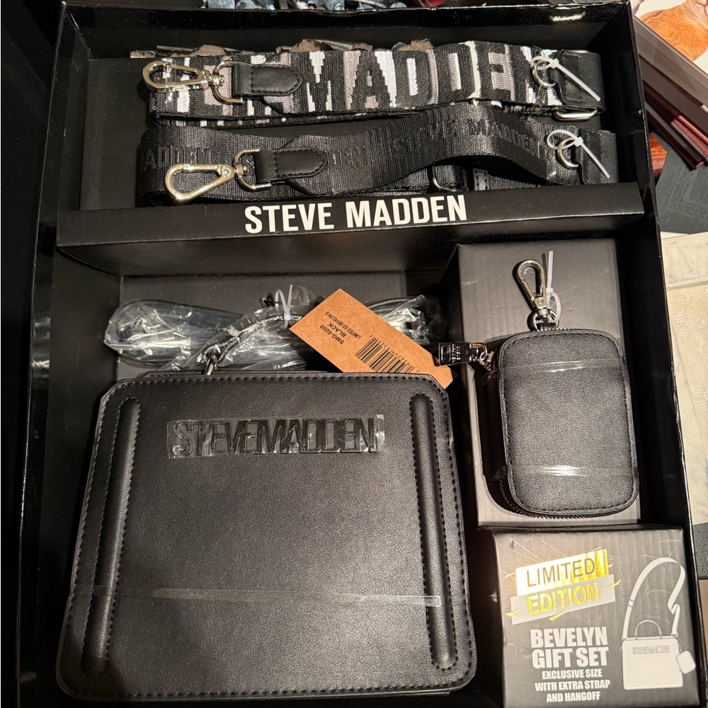 Steve Madden Black Bevelyn Gift Set
